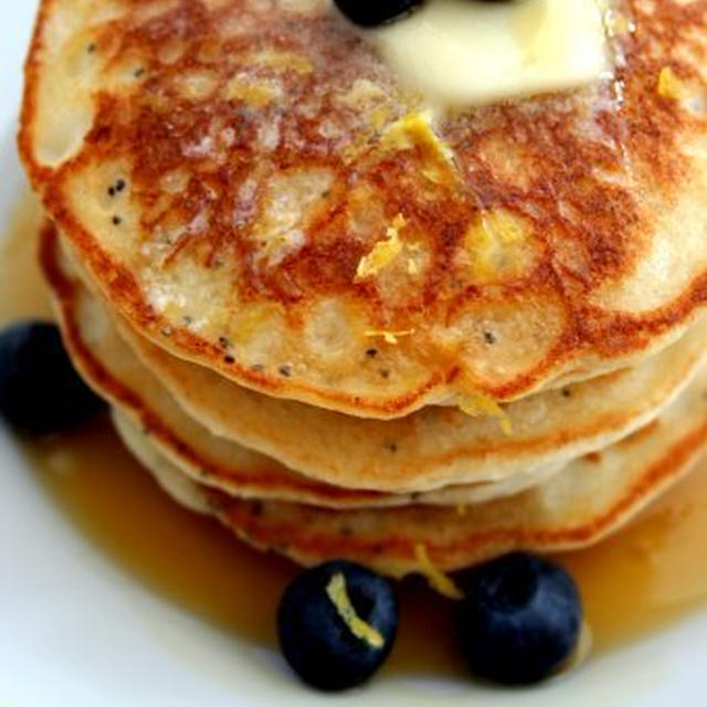 Ricotta Pancakes with Lemon and Poppy Seedsポピーシードとレモンのパンケーキ