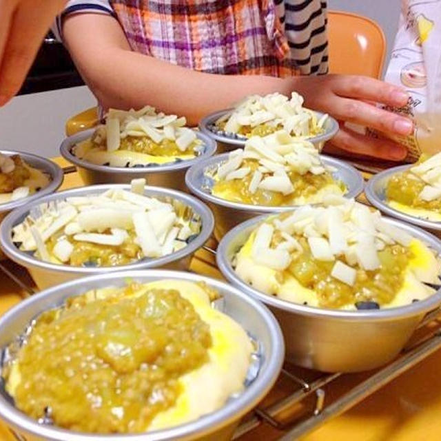 カレーと一緒に合わせた、ふわりカレーチーズブレッドおうちパンレッスン