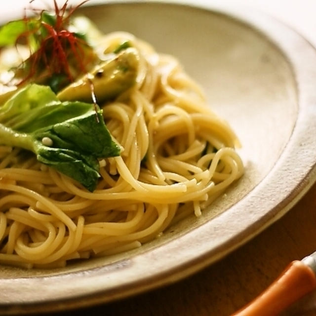 青じそドレッシングでアボカドオクラのネバトロパスタ