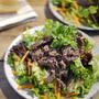 筋肉サラダ｜牛小間切れ肉｜パクチーたっぷり｜お野菜モリモリ｜ワンプレートのディッシュスタイルサラダ｜【牛肉とパクチーとレタスの筋肉サラダ】