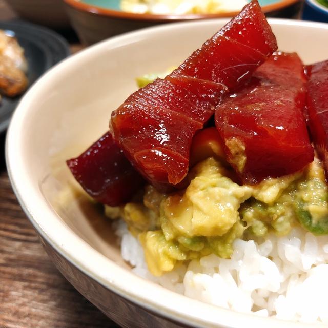 国産アボカド　ピンカートンと彩り丼弁当