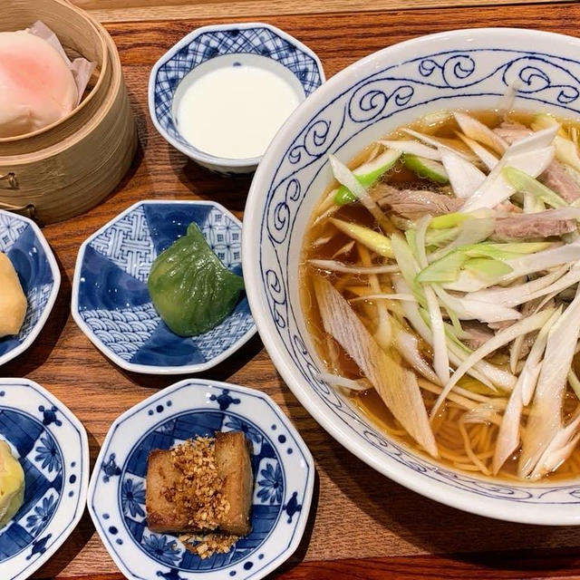 今日のランチはイオンで点心とラーメンのセット「青菜」