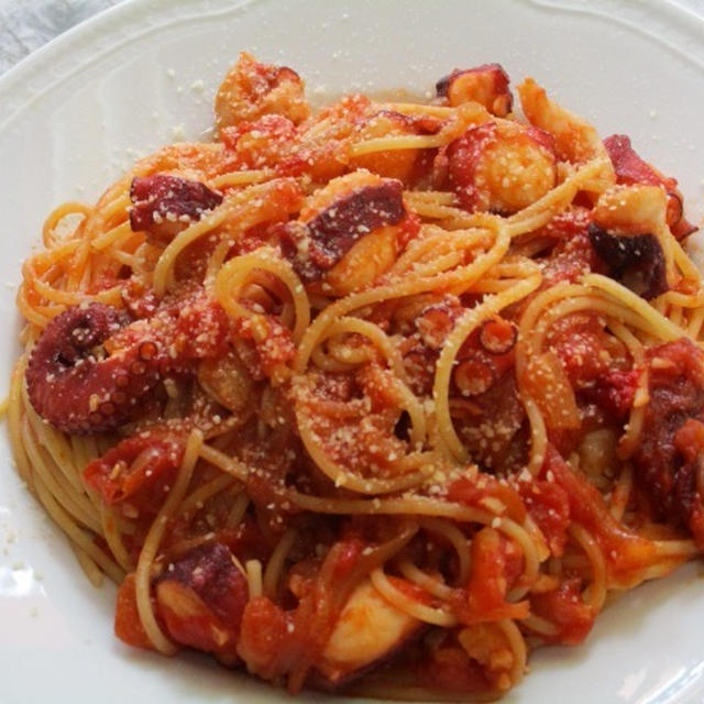 作り置きトマトソースで簡単ランチ♡タコのトマトスパゲティー♪