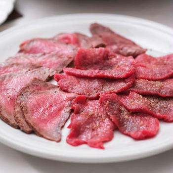 ローストビーフの残りで「焼き肉」するという贅沢♪