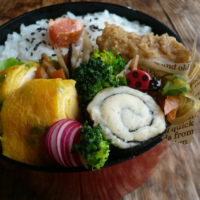 ごまごま唐揚げ＆たらもの海苔巻き弁当♪