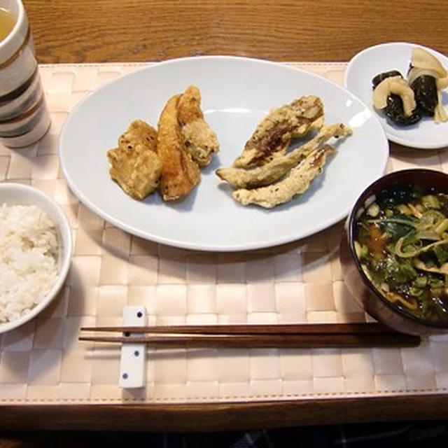 ワカサギとこんにゃくのにんにく風味衣揚げ＆大根と厚揚げ、たけのこの揚げ物＆昆布巻きの定食♪チーズケーキつき♪