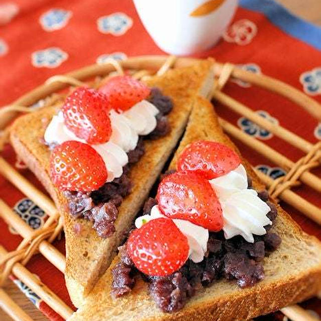 イチゴ大福みたいなトースト　朝ごはん