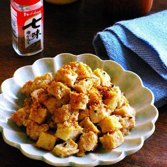 めんつゆで減塩★薄味でもだしの旨みと七味の辛味と香りが加わるとおつまみにもぴったりな１品に♪「鶏胸肉と厚揚げのレンチン七味生姜めんつゆ煮」【レシピ1964】【スパイス大使】