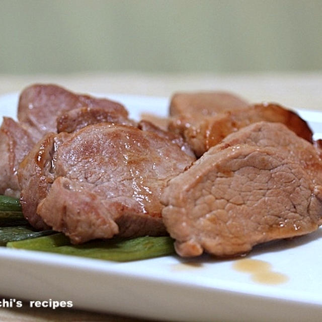 豚ヒレ肉の葱風味酒蒸しと「娘の考えたおにぎり・・・でも私が作りました（笑）」