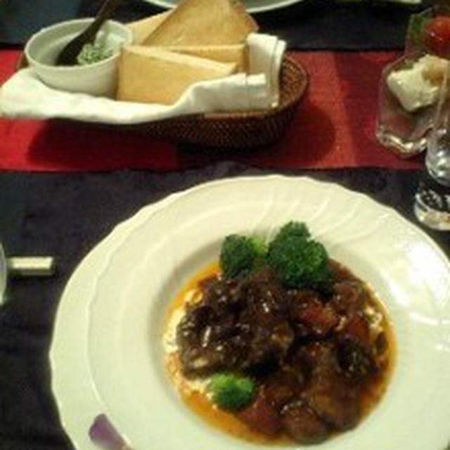 今夜はテールシチュー。豆腐マヨネーズのサラダ♪