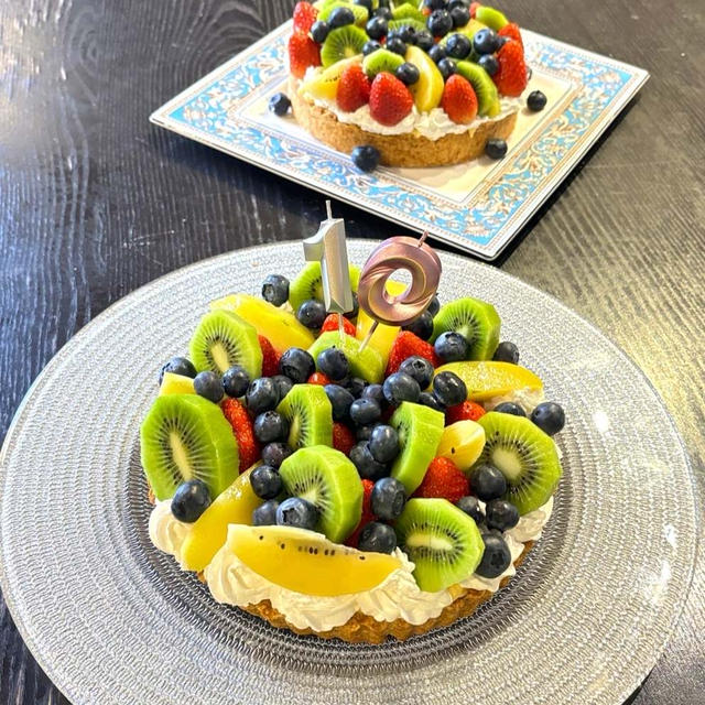 お誕生日フルーツタルトです！！