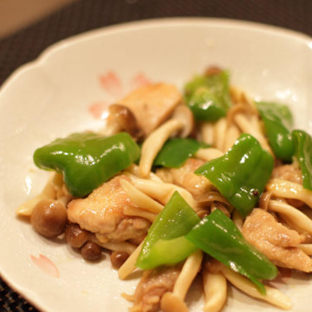 鶏肉とぶなしめじとピーマンのソテー