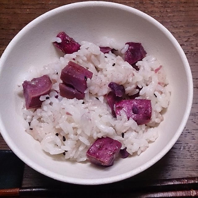 残りご飯でさつまいもの混ぜご飯。