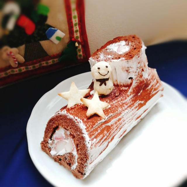 【クリスマスケーキ】ダイソーのステンレスバットでつくる！ココアと苺のブッシュドノエル