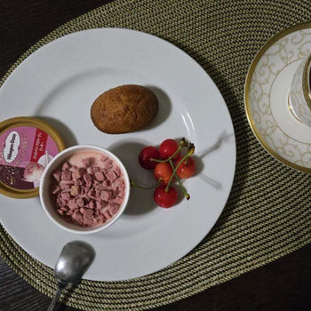 ハーゲンダッツ♪ストロベリーフロマージュクッキー♪コーヒークッキーサンデー♪ティラミスクランチ♪