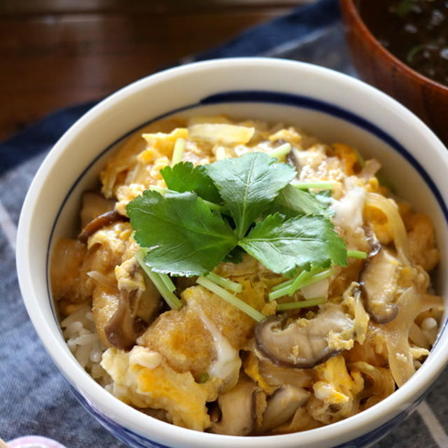 油揚げとしいたけの卵とじ丼