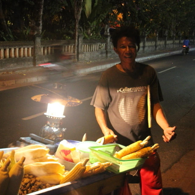 ブンブバリ　レストラン　夕食　ノボテルべノア　トウモロコシ　マルタバ