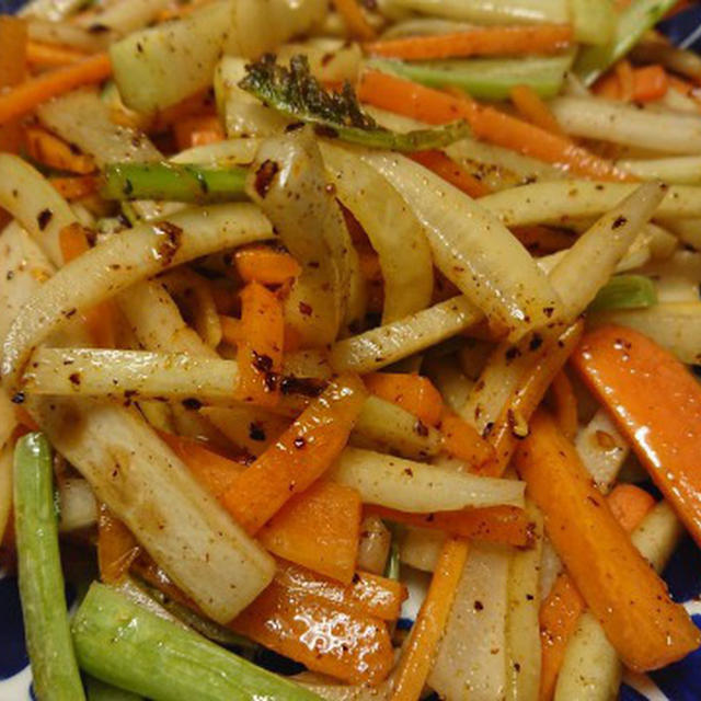 野郎飯流・余りがちな野菜の皮とか葉の辣油炒め