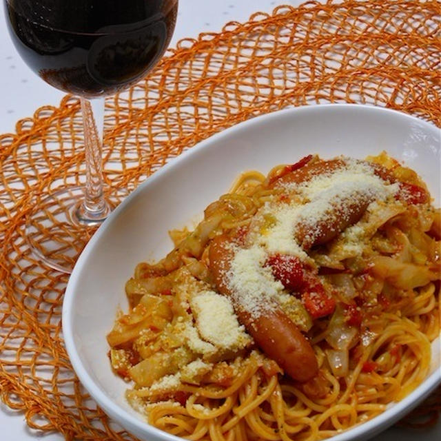 スパイスで簡単！ボジョレーに合う〜たっぷりキャベツでヘルシーなトマトスパゲティ。