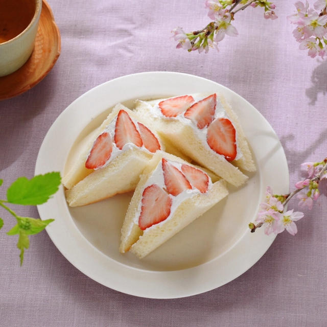 甘酒クリームのいちごサンドでハッピーおやつ