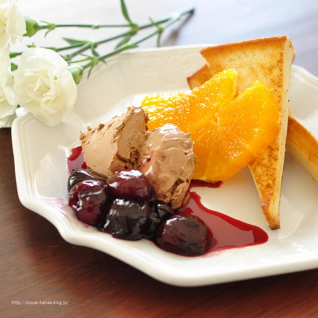 バレンタインに是非【ダークチェリーの赤ワイン煮とチョコレートアイスのデザート】と昨日の晩ごはん