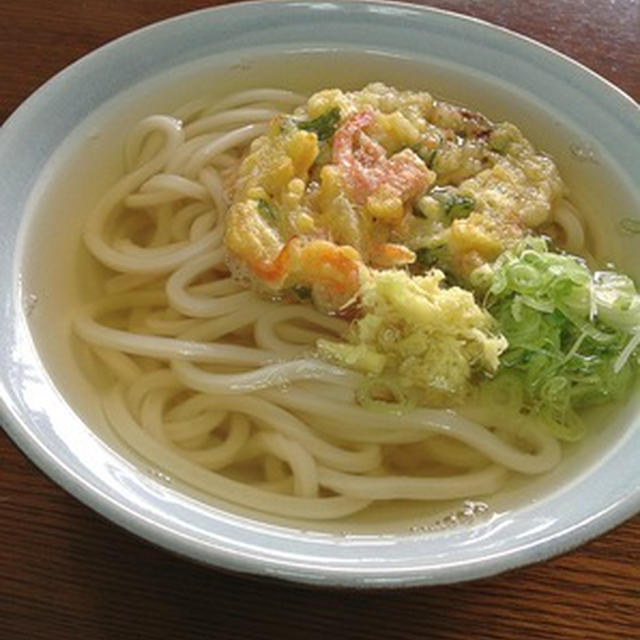 今朝の麺はいりこだしで「かき揚げうどん」