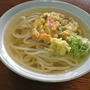 今朝の麺はいりこだしで「かき揚げうどん」