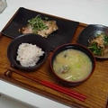 赤魚の粕漬け、ほうれん草のおひたしとお味噌汁（Red Rockfish Marinated in Sake Lees, Boiled Spinach with Bonito Flakes and Soy Sauce, and Miso Soup）