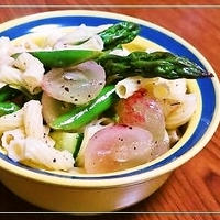 早ゆでパスタ＊アスパラとレッドグローブのシンプルサラダ