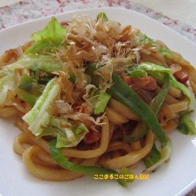 今日のお昼は焼きうどん^^