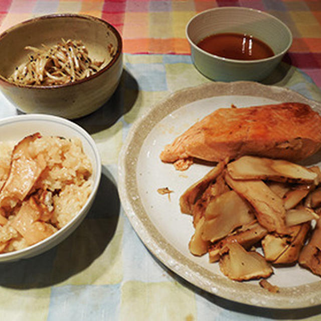 松茸ご飯 ～ 松茸と鮭の酒蒸し