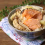 人気の鮭ときのこのネギ塩バター炊き込みご飯のレシピ。炊飯器2合で簡単作り方。