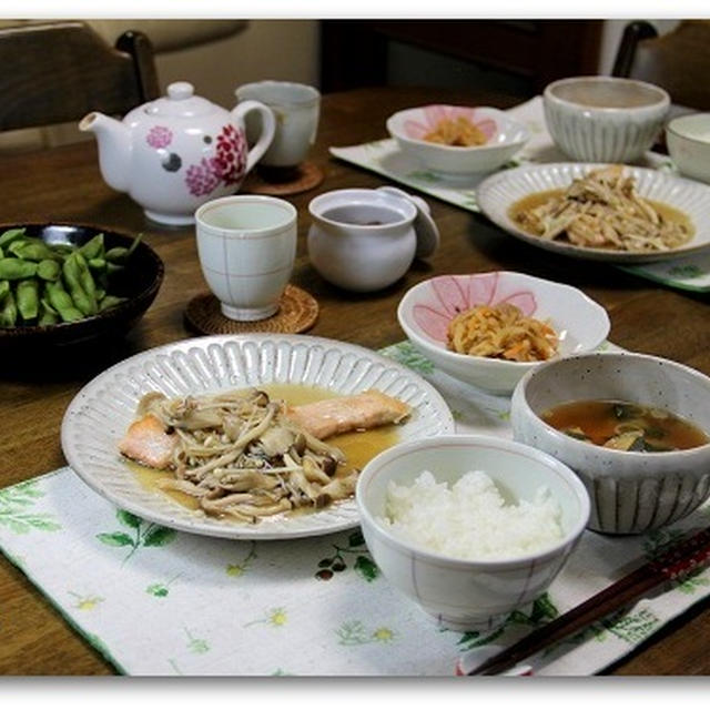 鮭のきのこあんかけと地元の特産品　りんごさん便～