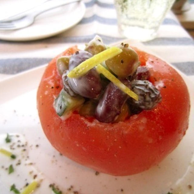 beens salad with yogurt sauce
