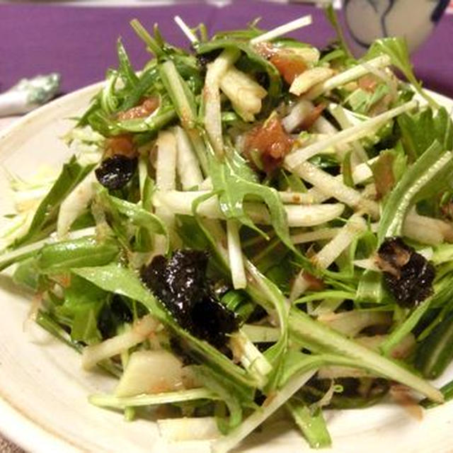 切って混ぜるだけ☆　水菜と大根の梅おかか海苔サラダ