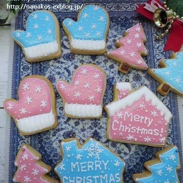 パステルカラーのクリスマスアイシングクッキー