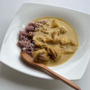 主人が世界一おいしい料理に選ばれたマサマンカレーを作ってくれました。