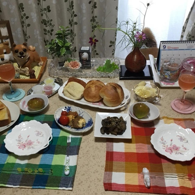 塩バターパンで朝食