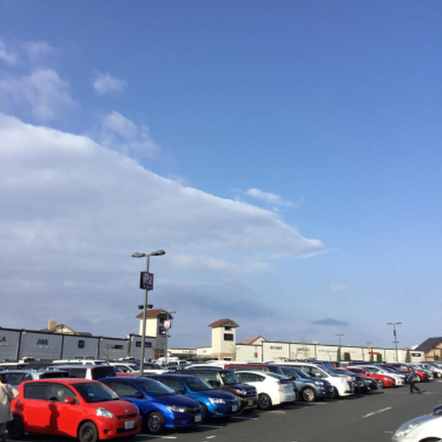 土岐インター降りたところからつながる車、アウトレットでお買い物