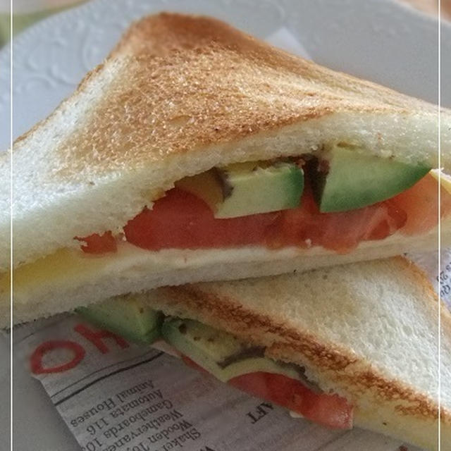 今朝の朝ごはん☆簡単ﾎｯﾄｻﾝﾄﾞとｱﾎﾞｶﾄﾞの剥き方～