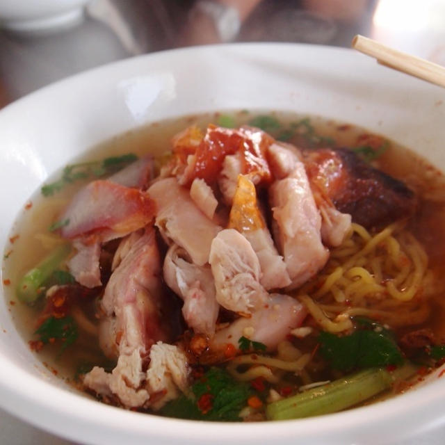 屋台のトムヤムラーメン