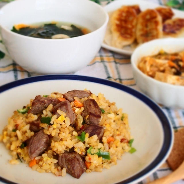 ステーキ肉　の　贅沢炒飯　な　晩御飯。