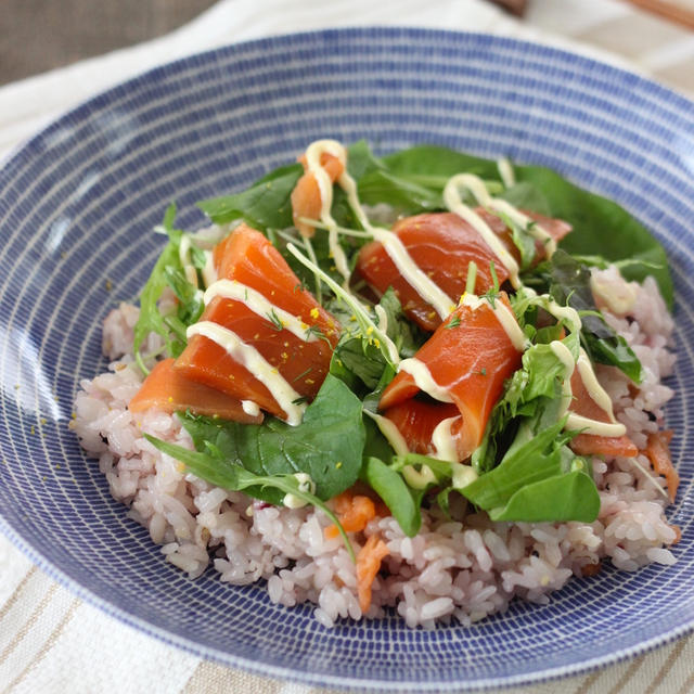 Y+I Kitchen 11月のお料理教室の報告２　「秋のサーモンサラダ寿司」