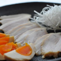 副産物の勝利！･･･豚バラ肉と半熟卵の辛子みそ漬け