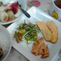 今日のお弁当と自分ご飯。水菜とアスパラとベーコンのニンニク醤油炒めとか、卵焼きとかね♪