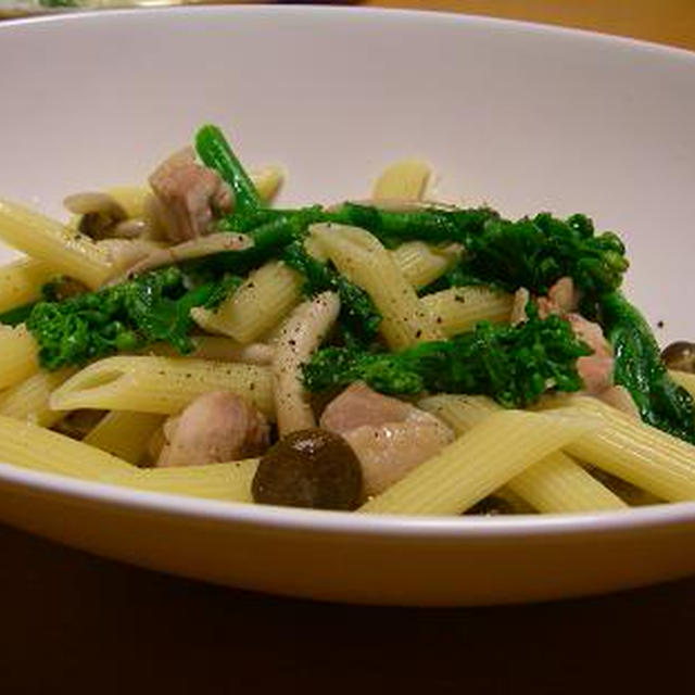 春のパスタ　菜の花と鶏肉の柚子胡椒風味
