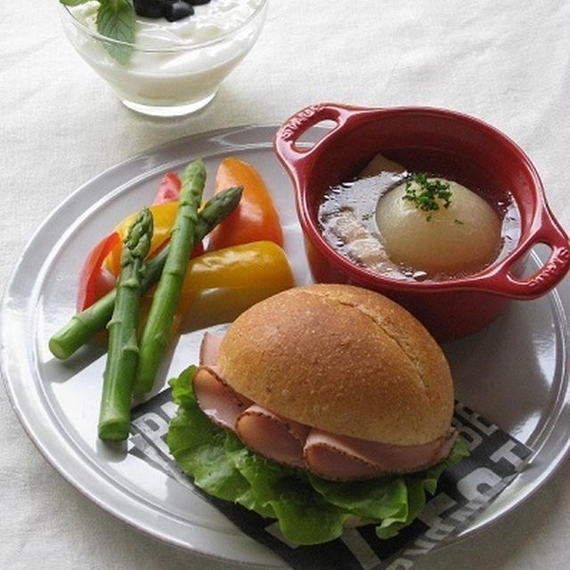 新玉葱のスープとパストラミサンドでワンプレート♪