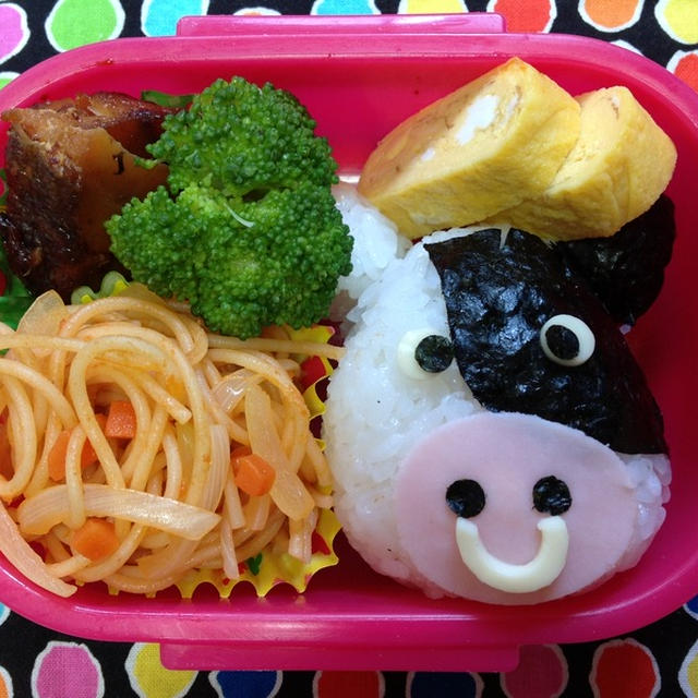今日の【うしさん弁当♪】 ＆ オレンジピール入り白パン(o^^o)