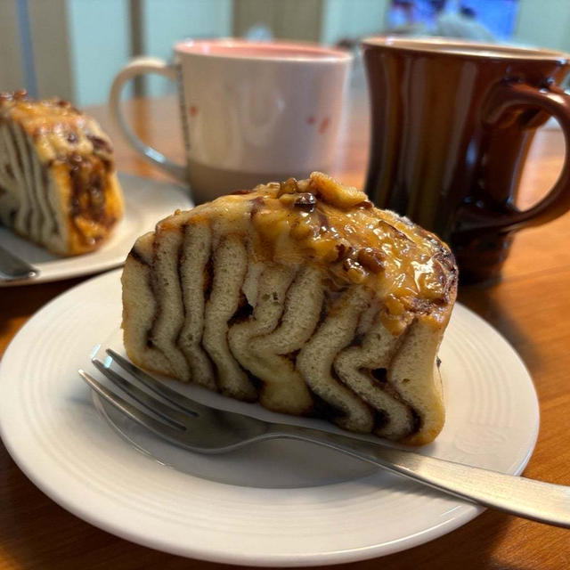 シナボン　キャラメルピーカンボン でカフェタイム