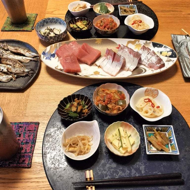 ダンナごはん！お刺身、焼き鳥、焼きししゃもと小鉢6品で晩酌